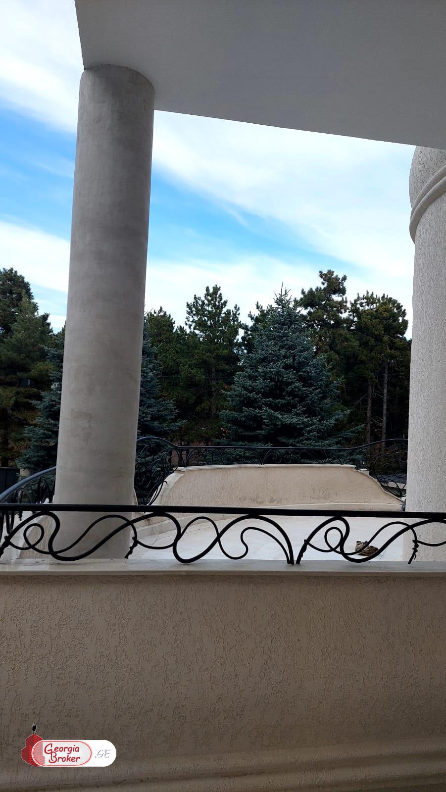 в аренду дом с новым ремонтом 11-комнат